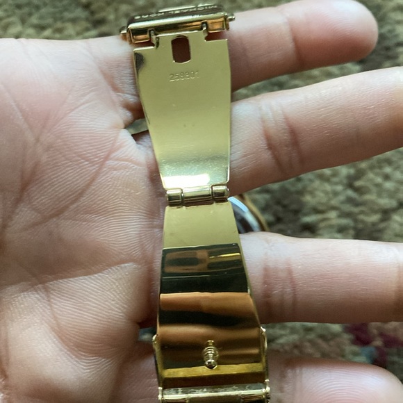 Michael Kors MK 3179 Slim Runway Goldtone SS Oversized Unisex Analog Wristwatch. - Picture 11 of 16